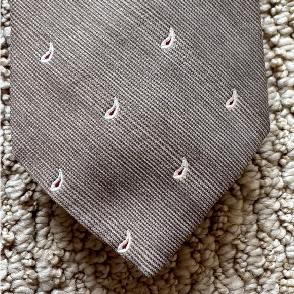 Vintage Classic Gray Brown Taupe Silk Necktie with Off White Raindrop Pattern - Picture 3 of 8